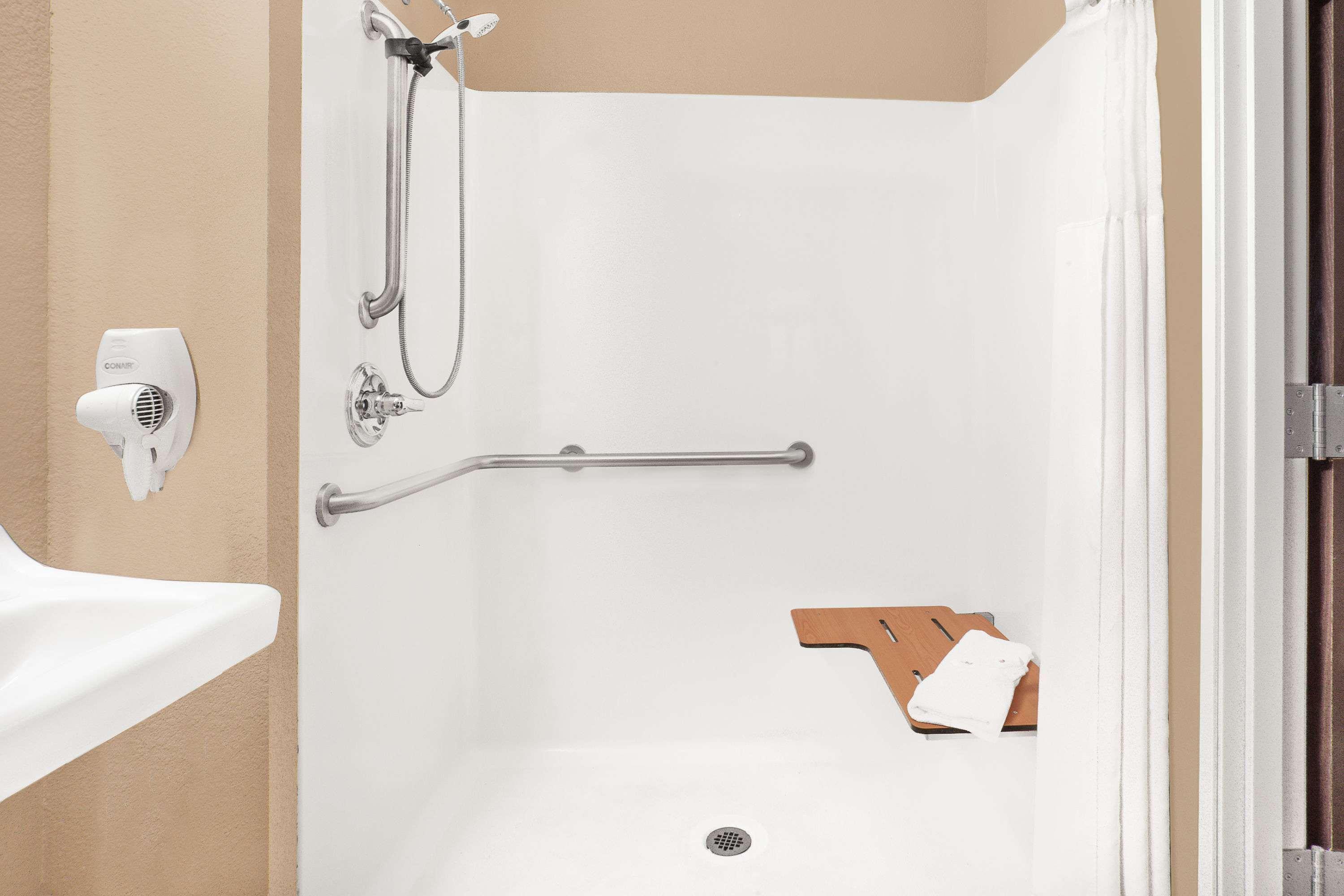 Microtel Inn & Suites By Wyndham Manchester - Newly Renovated מראה חיצוני תמונה