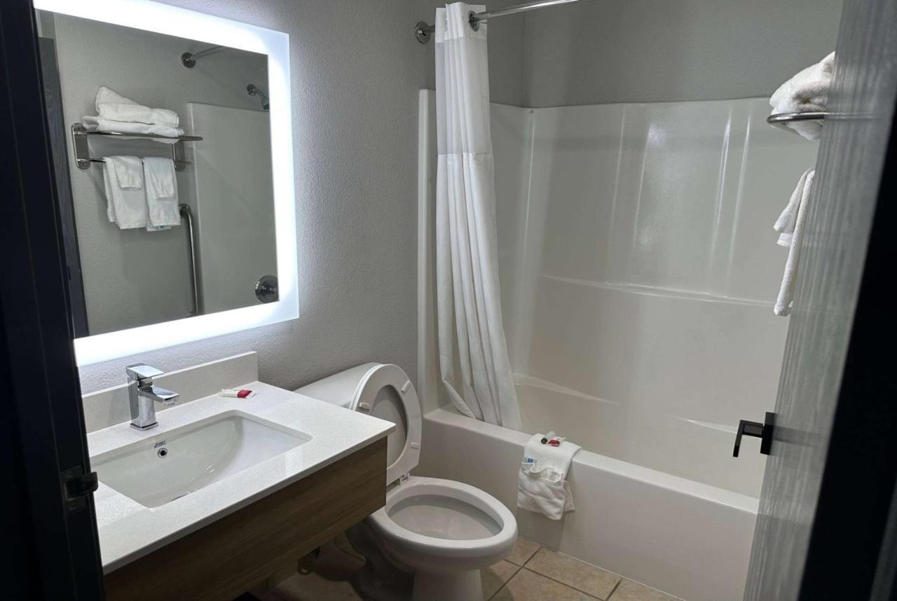 Microtel Inn & Suites By Wyndham Manchester - Newly Renovated מראה חיצוני תמונה