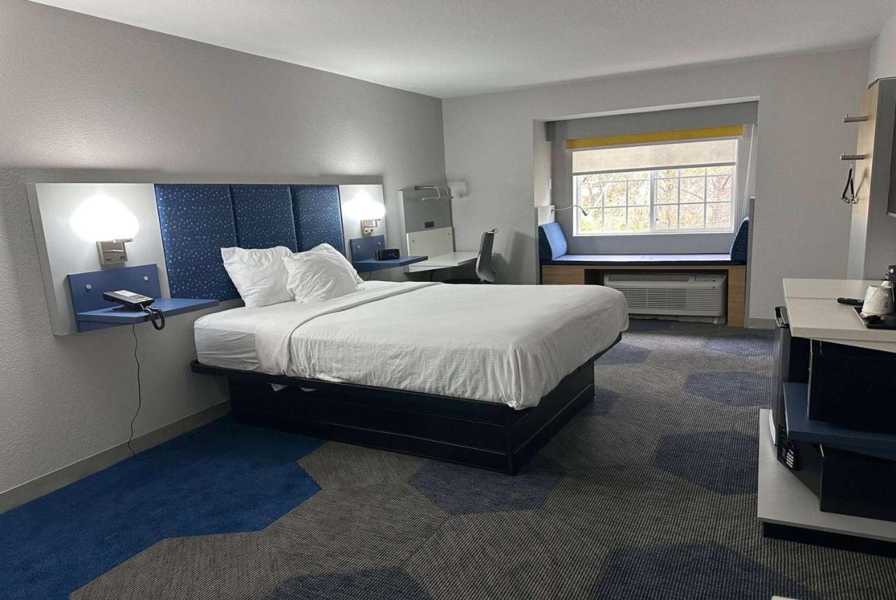 Microtel Inn & Suites By Wyndham Manchester - Newly Renovated מראה חיצוני תמונה