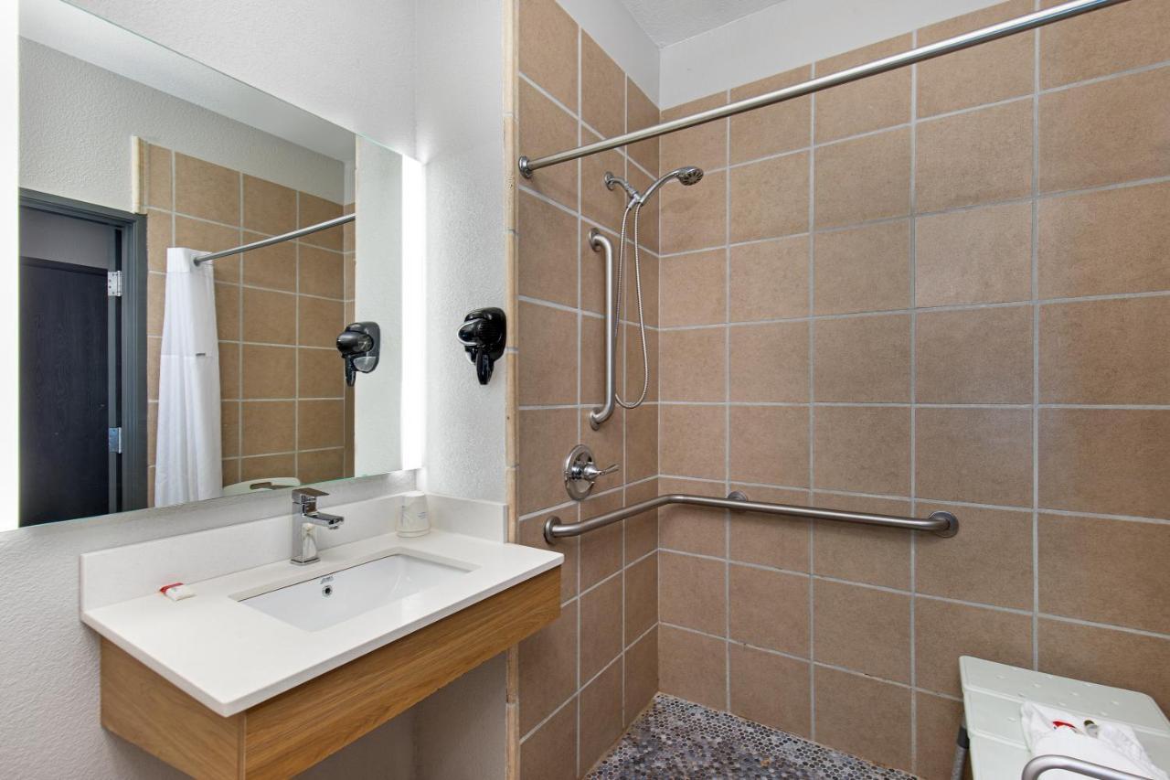Microtel Inn & Suites By Wyndham Manchester - Newly Renovated מראה חיצוני תמונה